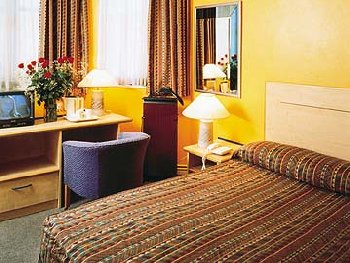Eden Plaza Hotel